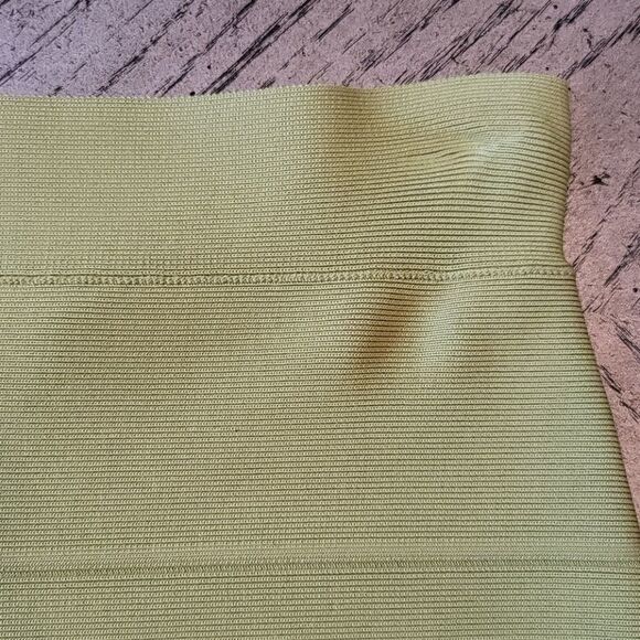 BCBGMAXAZIRA XS lime green bandage skirt💚💛 - Picture 4 of 7